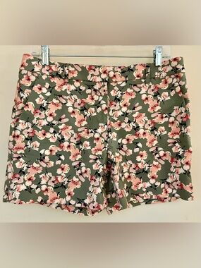 WHBM 5” Shorts Green w/ Pink Cherry Blossoms Sz 8